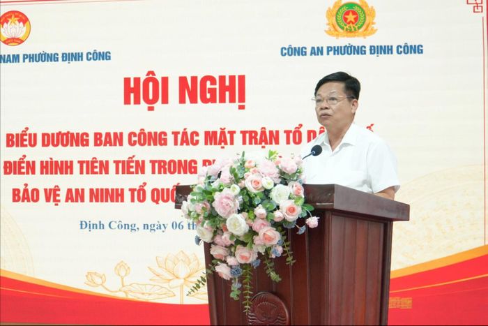 Phó Bí thư Thường trực Đảng ủy phường Định Công Khương Quốc Hưng phát biểu chỉ đạo tại hội nghị. Ảnh: Huy Hoàng