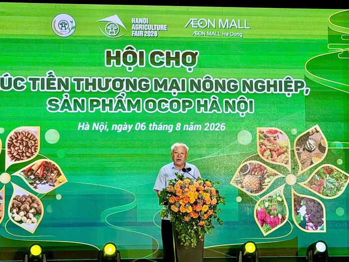 Phó Giám đốc Sở Nông nghiệp và Môi trường Hà Nội Nguyễn Mạnh Phương phát biểu khai mạc hội chợ. Ảnh: Ngọc Quỳnh