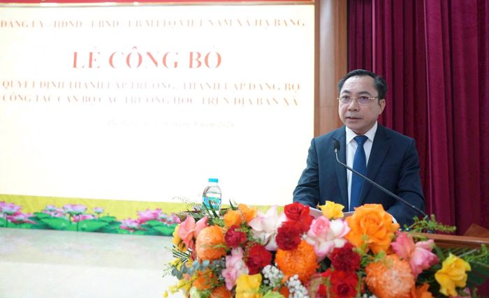 Đồng chí Nguyễn Mạnh Hồng - Bí thư Đảng ủy, Chủ tịch HĐND xã Hạ Bằng phát biểu chỉ đạo tại hội nghị. Ảnh: Thảo Linh