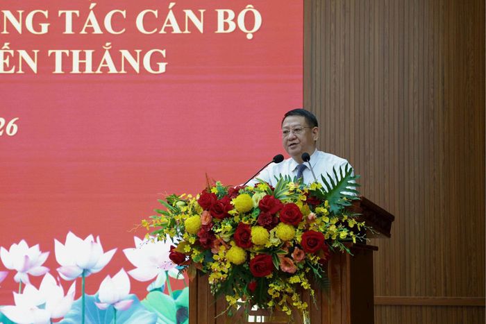 Thành ủy viên, Bí thư Đảng ủy, Chủ tịch HĐND xã Hoàng Anh Tuấn phát biểu tại hội nghị. Ảnh PV