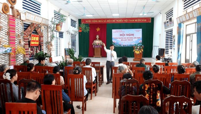 Báo cáo viên - luật sư Nguyễn Văn Hà, Phó Tổng Thư ký Liên đoàn Luật sư Việt Nam, Phó Chủ tịch Hội Luật gia thành phố Hà Nội chia sẻ tại hội nghị. Ảnh: Công Phương
