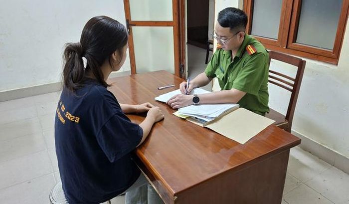 Cơ quan CSĐT Công an tỉnh làm việc với đối tượng Hoàng Châm Anh. Ảnh: CACC