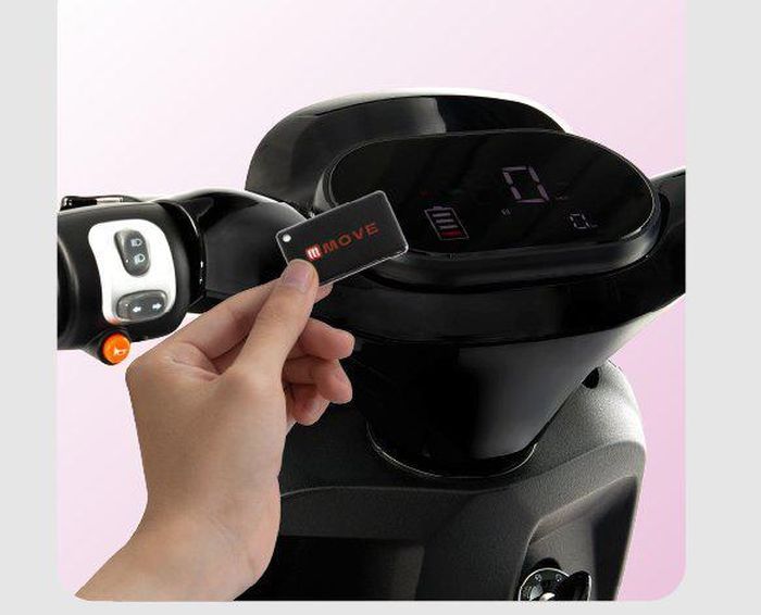 Về hệ thống an toàn, Athena Pro sử dụng phanh tang trống trước và sau.