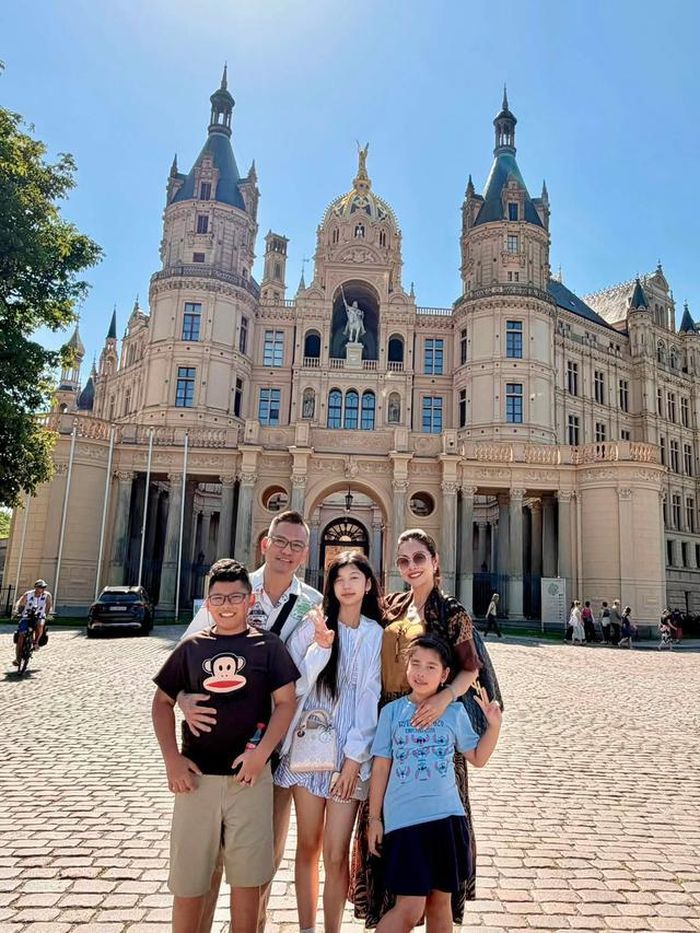 Gia đình hạnh phúc của Jennifer Phạm.