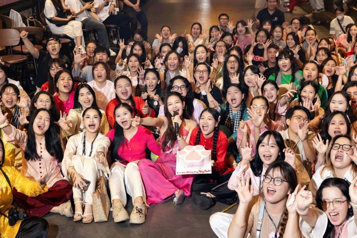 "Thùy Anh vẫn mong được thử sức với những nhân vật có chiều sâu tâm lý, thậm chí là những dạng có nội tâm phức tạp, đòi hỏi nhiều sự đào sâu về cảm xúc", nữ diễn viên bày tỏ. Không chỉ tập trung cho các dự án phim, Thùy Anh cũng muốn dành nhiều thời gian hơn để kết nối với người hâm mộ. "Ngoài phim ảnh, tôi cũng muốn dành nhiều thời gian hơn cho những người yêu mến mình, thông qua những hoạt động gần gũi. Sau buổi fan meeting vừa rồi, tôi nhận ra đó là nguồn năng lượng rất lớn để mình tiếp tục cố gắng trên hành trình làm nghề", nữ diễn viên trải lòng.