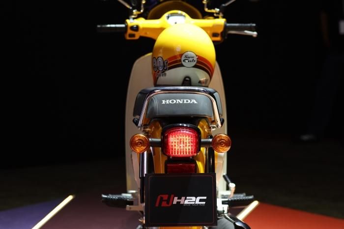 Về nền tảng, xe vẫn sử dụng All New Honda Super Cub đang được phân phối tại Thái Lan