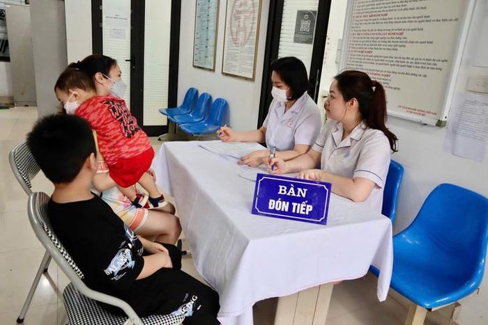 Nếu nghi ngờ trẻ có các dấu hiệu tự kỷ hãy đưa trẻ đi khám ngay tại các cơ sở y tế chuyên khoa. Ảnh minh họa Kim Oanh. 