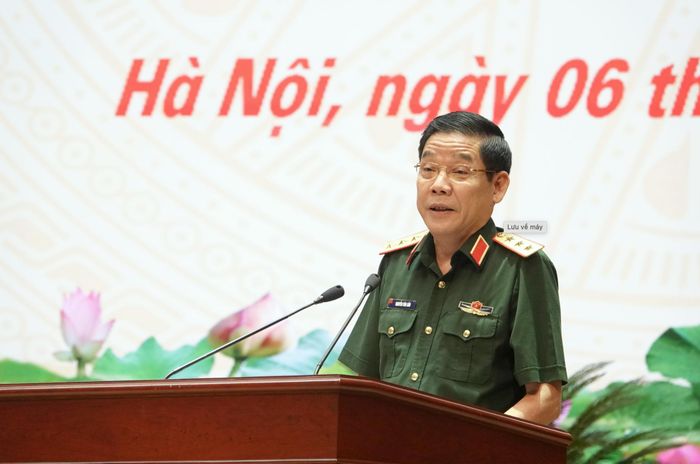 Thượng tướng Nguyễn Văn Gấu phát biểu tại hội nghị. Ảnh: Nguyễn Minh