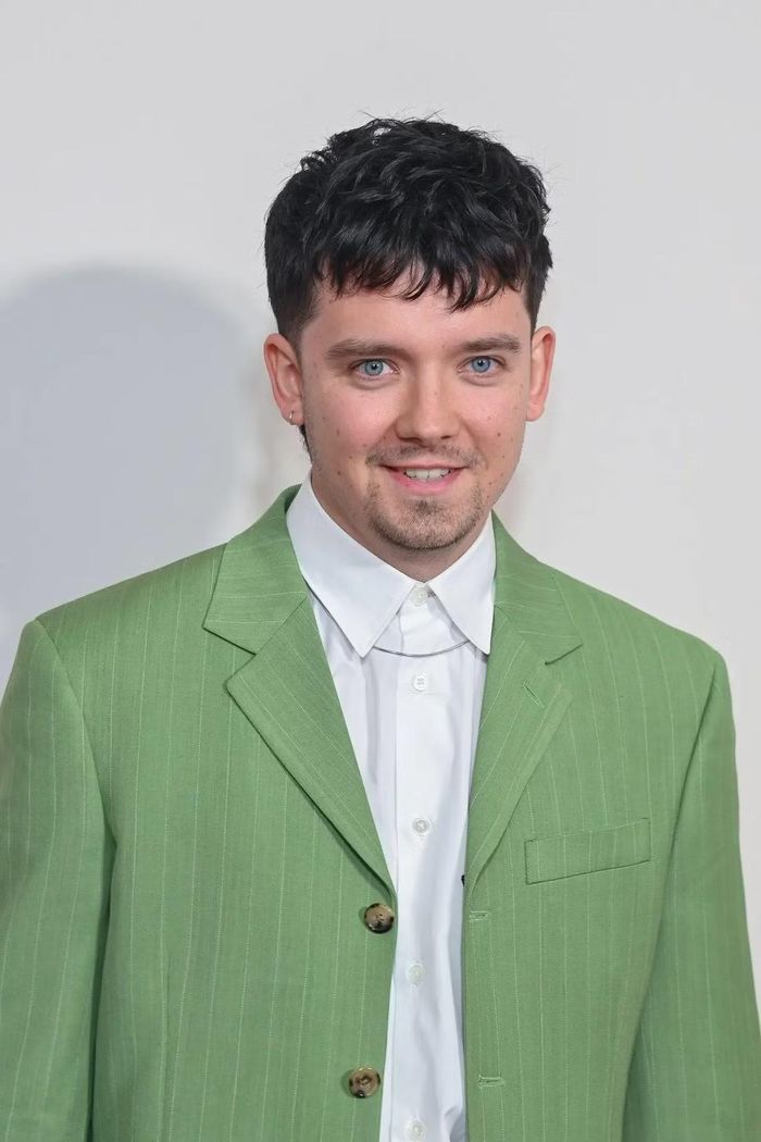 Asa Butterfield nổi tiếng nhờ loạt phim Sex Education.