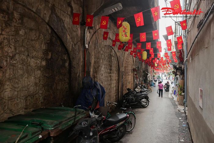 Theo phương án đề xuất, 131 vòm cầu từ ga Long Biên đến nút giao Trần Phú - Ngõ Trạm được chia thành 6 đoạn (A, A1, B, C, D, E), mỗi đoạn mang một chức năng riêng như không gian văn hóa - nghệ thuật cộng đồng, khu ẩm thực, chợ truyền thống và công viên công cộng.