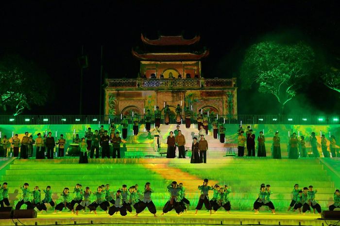 Tiết mục tái hiện hình tượng Thánh Gióng.