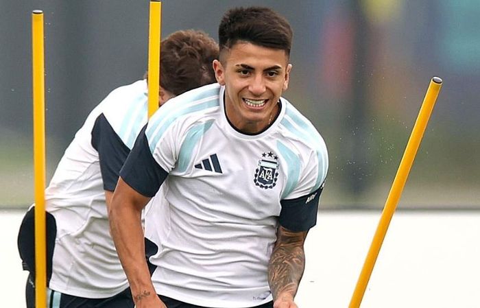  Tiền vệ tấn công Thiago Almada không thể hiện được nhiều tại Atletico Madrid và được CLB La Liga bán lại cho River Plate với giá 20 triệu euro. 