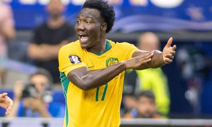  Nestory Irankunda, tiền vệ trẻ người Australia, được Sporting chiêu mộ từ Watford với giá 15 triệu euro, hợp đồng kéo dài trong 5 mùa giải. 