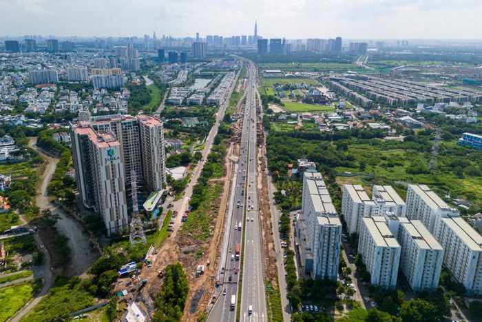 Số lượng xe lưu thông đã vượt quá khả năng đáp ứng của đoạn đường dẫn từ nút giao An Phú đến đường Vành đai 2, vốn chỉ thiết kế đến năm 2025 đạt khoảng 50.000 ôtô/ngày đêm.