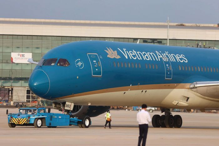 ACV cắt giảm hơn 2.300 nhân sự, trong khi quy mô của Vietnam Airlines thu hẹp gần 1.800 người trong nửa đầu năm 2026. Ảnh: Quỳnh Danh.