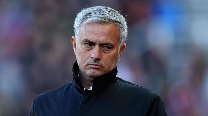 Jose Mourinho không hài lòng khi Real Madrid nguy cơ để mất Rodri vào tay Barcelona.