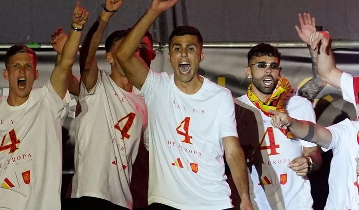  Rodri được cho là muốn đến Barcelona hơn Real Madrid. 