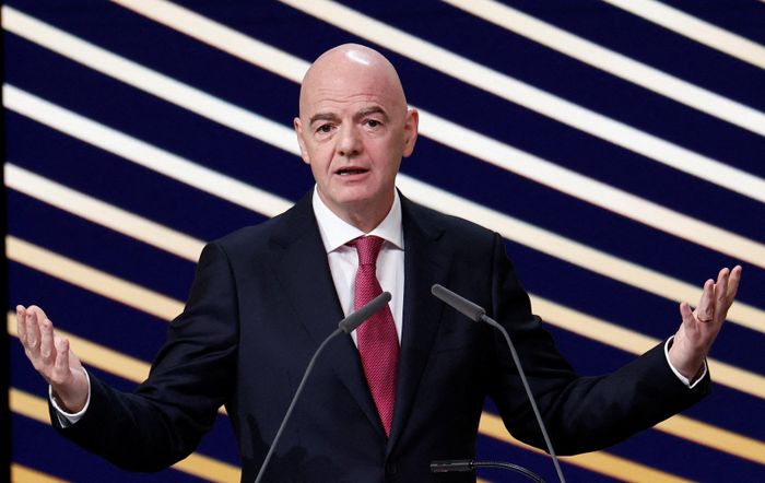 Gianni Infantino đang chịu sức ép lớn sau những tranh cãi liên quan đến kế hoạch khai thác thương mại World Cup.