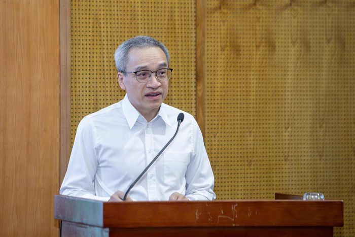  Thứ trưởng Bộ Văn hóa, Thể thao và Du lịch Phan Tâm nhấn mạnh sức mạnh của ngành xuất bản trước hết tới từ niềm tin. Theo ông, xã hội hiện nay không thiếu thông tin hay tri thức, mà điều cần hơn là thông tin đáng tin cậy, tri thức được thẩm định, được chịu trách nhiệm. "Tôi mong rằng chúng ta không để sự thận trọng cần thiết trở thành sự e ngại thái quá. Trước đề tài phức tạp, làm thế nào vừa đảm bảo an toàn vừa không hình thành tâm lý né tránh. Quản trị tốt giúp người làm đúng tự tin hơn, chứ không phải lo lắng hơn", Thứ trưởng nói. 