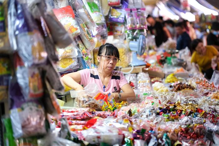Bộ Tài chính đề xuất hộ kinh doanh có tổng doanh thu năm 2026, 2027 đến 10 tỷ đồng được giảm 30% số thuế thu nhập cá nhân phải nộp của từng năm. Ảnh: Linh Huỳnh.