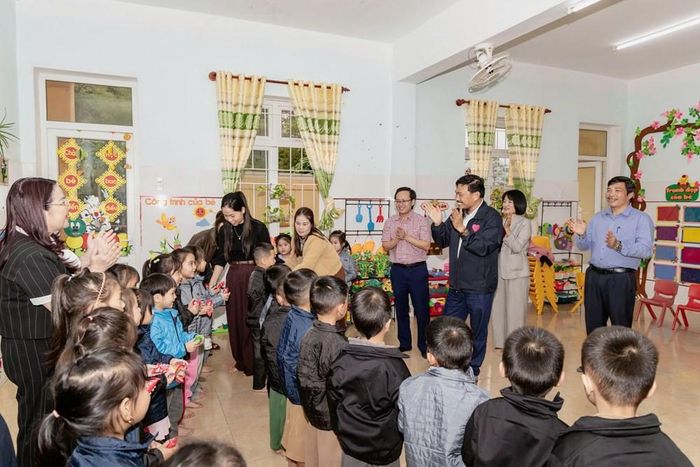 Chia sẻ của cộng đồng đến với các em học sinh vùng khó
