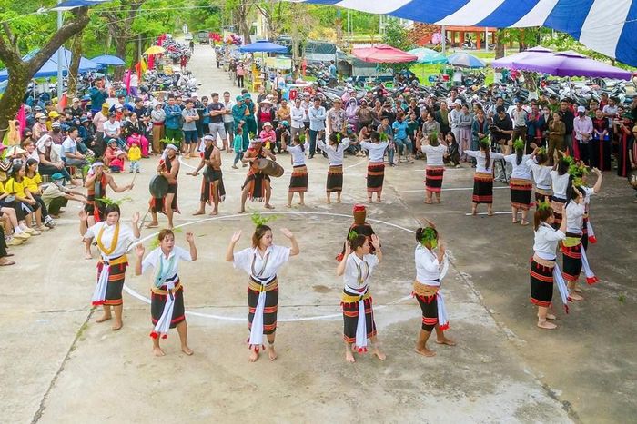 Được nuôi dưỡng từ nếp nhà, thế hệ trẻ Ca Dong tiếp tục giữ nhịp chiêng, điệu múa trong các sinh hoạt văn hóa cộng đồng