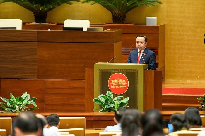 Bộ trưởng Bộ Khoa học và Công nghệ Vũ Hải Quân trình bày Tờ trình