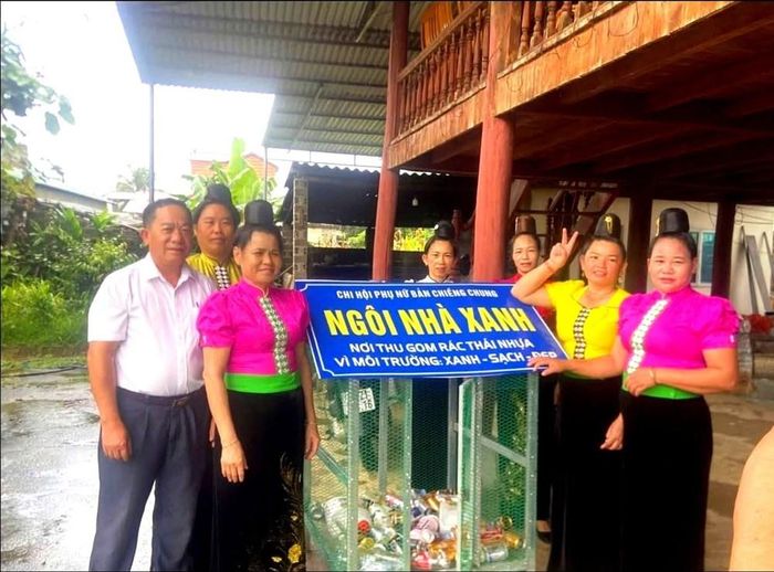 Dịp này, Hội LHPN xã Tuần Giáo tổ chức ra mắt 3 mô hình "Ngôi nhà xanh" tại thôn Huổi Củ, bản Chiềng Chung và bản Minh Thắng