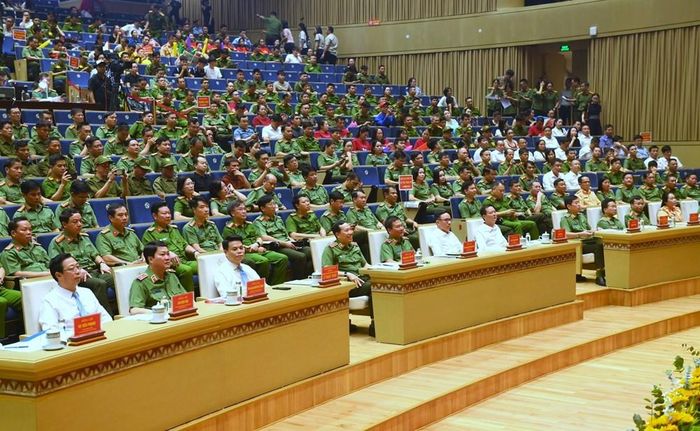 Các đại biểu tham dự khai mạc chung kết Hội thi