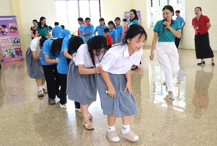 Chương trình "Em vui cùng sách" và hoạt động phục vụ Thư viện lưu động là một trong những hoạt động thiết thực của Thư viện Lào Cai nhằm đưa sách và các dịch vụ thư viện đến gần hơn với cộng đồng, nhất là trẻ em ở các nhóm yếu thế, góp phần thực hiện hiệu quả chủ trương phát triển văn hóa đọc, xây dựng xã hội học tập.