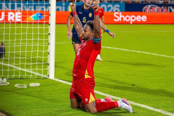 Xuân Son để lại dấu ấn ở bàn thắng nâng tỷ số lên 2-1