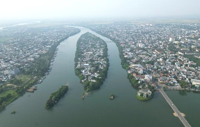 Hiện trạng Cồn Hến giữa sông Hương, TP. Huế. Ảnh: VT