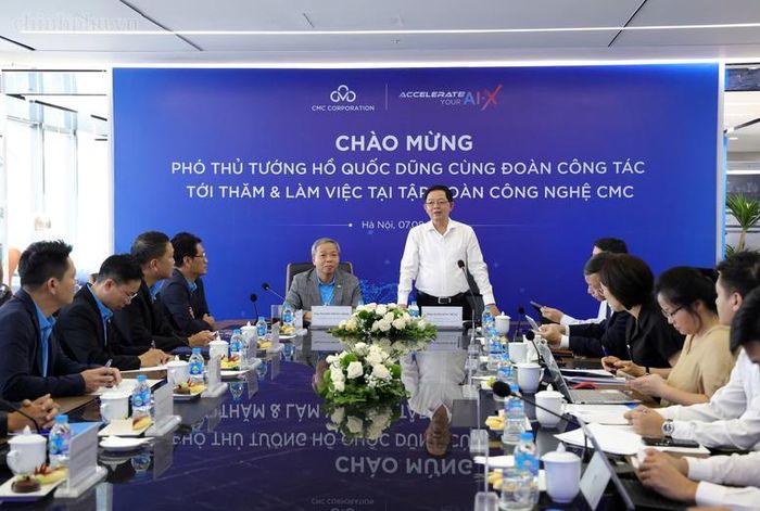 Phó Thủ tướng đề nghị Bộ KH&amp;CN phối hợp chặt chẽ với CMC nghiên cứu các giải pháp xây dựng hệ sinh thái điện toán đám mây vững mạnh, từng bước nâng tỉ lệ làm chủ thị trường trong nước lên khoảng 50% - Ảnh: VGP/Gia Huy