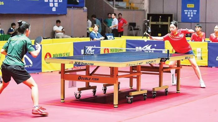 Chung kết đơn nữ giữa Bảo Hân (Quân đội 1) và Ngọc Hà (Hải Phòng 2). (Ảnh: THẾ ĐẠI)