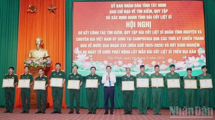 Lãnh đạo tỉnh Tây Ninh trao thưởng cho tập thể và cá nhân có thành tích xuất sắc trong thực hiện nhiệm vụ tìm kiếm, quy tập và xác định danh tính hài cốt liệt sĩ còn thiếu thông tin trong giai đoạn 2025-2026.