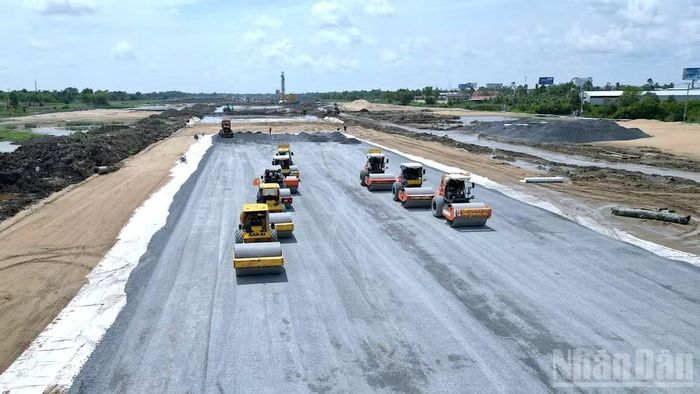 Hạ tầng nâng cấp sân bay Cà Mau đang được đẩy nhanh thi công trong những ngày đầu tháng 8/2026. (Ảnh: HỮU TÙNG).