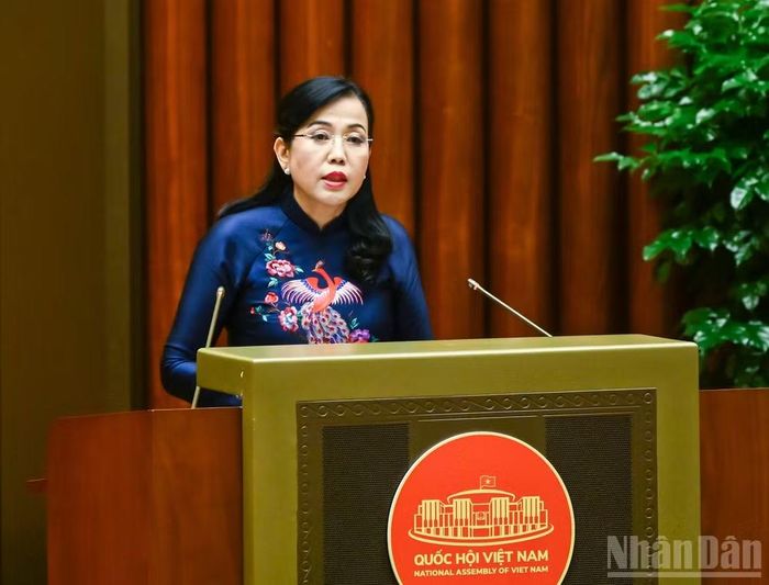 Chủ nhiệm Ủy ban Khoa học, Công nghệ và Môi trường Nguyễn Thanh Hải báo cáo tóm tắt thẩm tra về dự án Luật. (Ảnh: DUY LINH)