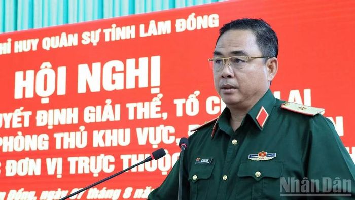 Thiếu tướng Lê Xuân Bình yêu cầu các đơn vị cần đổi mới mạnh mẽ công tác huấn luyện theo phương châm "cơ bản, thiết thực, vững chắc", sát thực tế chiến trường hiện đại. (Ảnh: BẢO ĐÔNG)
