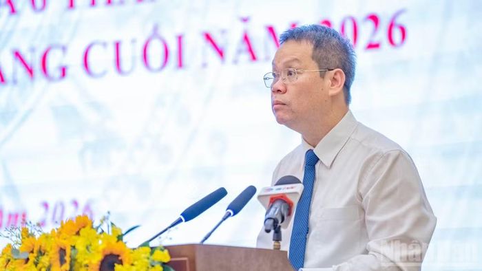 Đồng chí Nguyễn Mạnh Hùng, Chủ tịch Ủy ban nhân dân thành phố Đà Nẵng phát biểu khai mạc hội nghị.