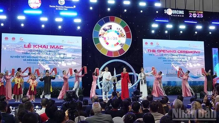 Lễ khai mạc Hội chợ du lịch quốc tế Thành phố Hồ Chí Minh năm 2025. (Ảnh: LINH BẢO)
