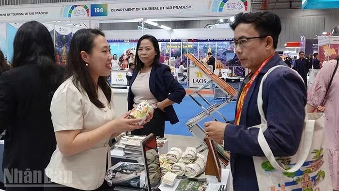 Khách tham quan các gian hàng tại Hội chợ Du lịch quốc tế Thành phố Hồ Chí Minh năm 2025. (Ảnh: LINH BẢO)