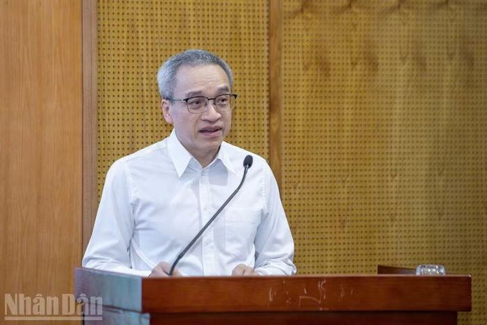 Đồng chí Phan Tâm, Thứ trưởng Văn hóa, Thể thao và Du lịch phát biểu tại hội nghị.