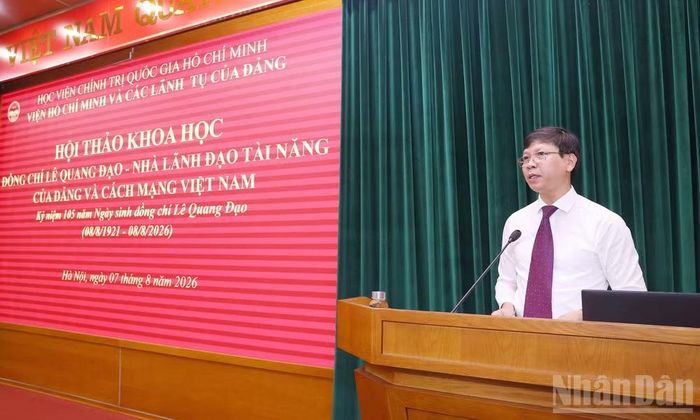 Phó Giáo sư, Tiến sĩ Lý Việt Quang, Viện trưởng Viện Hồ Chí Minh và các lãnh tụ của Đảng phát biểu khai mạc và đề dẫn hội thảo. (Ảnh: PHẠM CƯỜNG)