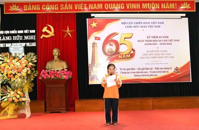 Chị Đỗ Thị Hằng chia sẻ tại chương trình. (Ảnh: HOÀNG LINH)
