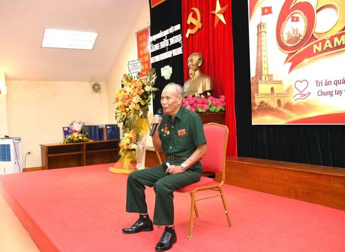 Cựu chiến binh Lưu Vân Trường chia sẻ tại lễ kỷ niệm. (Ảnh: HOÀNG LINH)