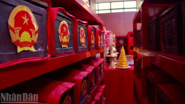  Hài cốt liệt sĩ được lưu giữ trang trọng tại khu vực nhà quàn. (Ảnh: LÊ THÀNH) 