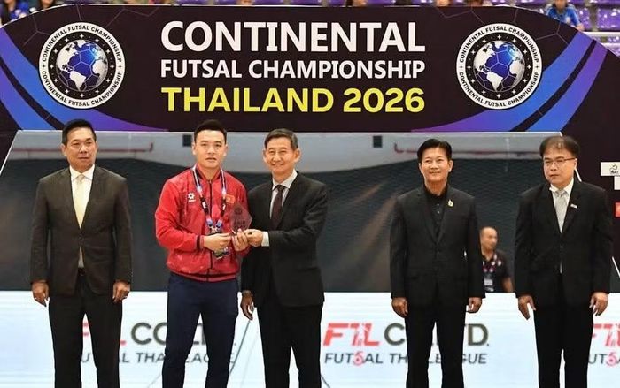 Bên cạnh danh hiệu Á quân, đội tuyển futsal Việt Nam còn đoạt giải Fair Play. (Ảnh: VFF)