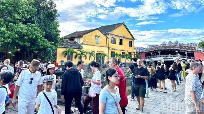 Từ ngày 10/8, mức phí tham quan tại quan đô thị cổ Hội An là 20.000 đồng/người/công trình. (Ảnh: Anh Đào)