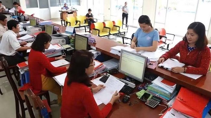 Hoạt động giao dịch tại hệ thống Kho bạc Nhà nước. (Ảnh: KỲ DUYÊN)