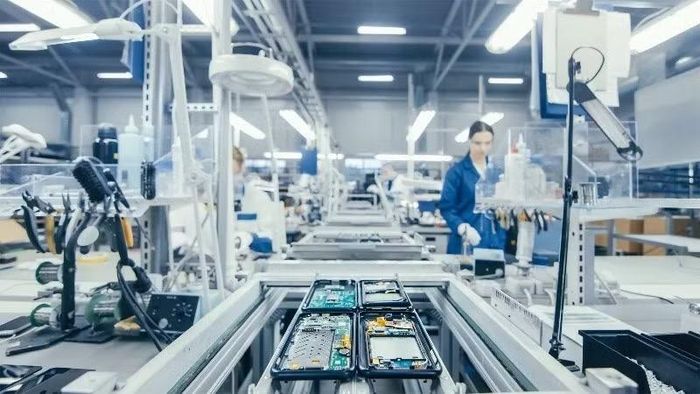 Ứng dụng công nghệ tự động hóa và giải pháp nhà máy thông minh giúp doanh nghiệp tối ưu hóa nguồn lực, giảm phát thải và tăng sức cạnh tranh trong chuỗi giá trị. (Ảnh: MAI HUYÊN)